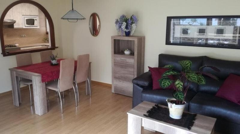 100M2 Big Apartment Private Garden And Pool/ 100M2 Gran Apartamento Jardin Privado Y Piscina / Acogedor Apartamento En Zona Tranquila Y Agradable 캠브릴스 외부 사진